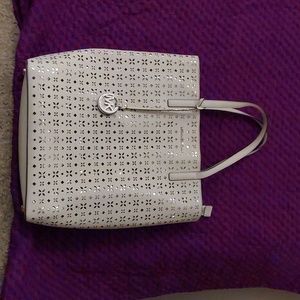 Michael Kors Haley Medium Northsouth Top Zip  Tote